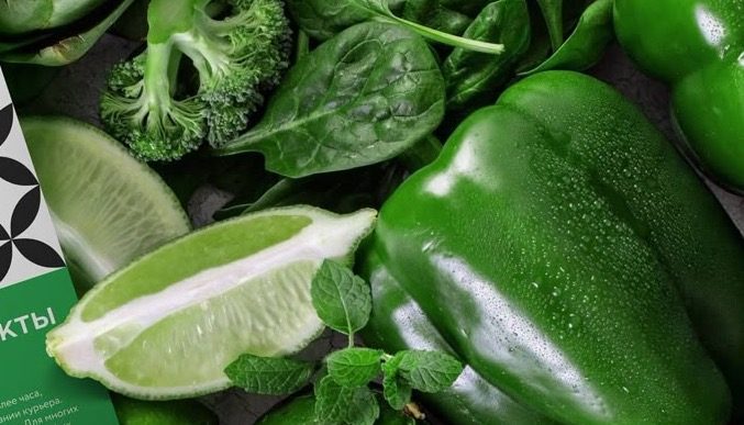 Wet green peppers, lime and greens